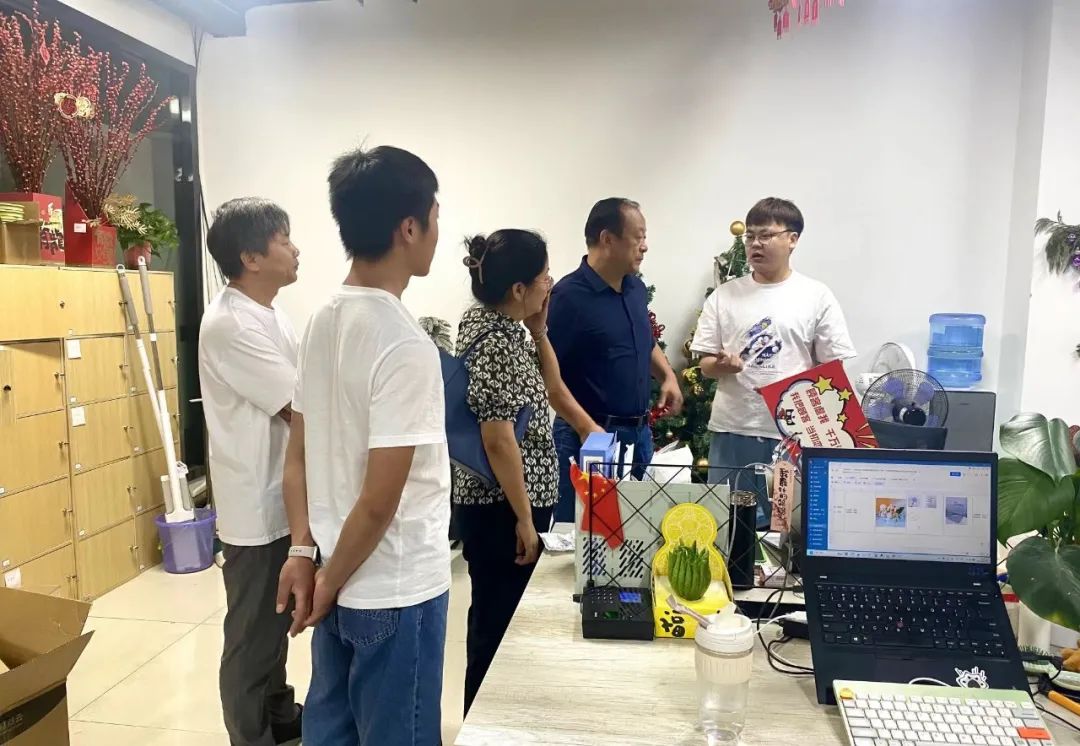 市商务局领导到市级电子商务公共服务中心调研指导